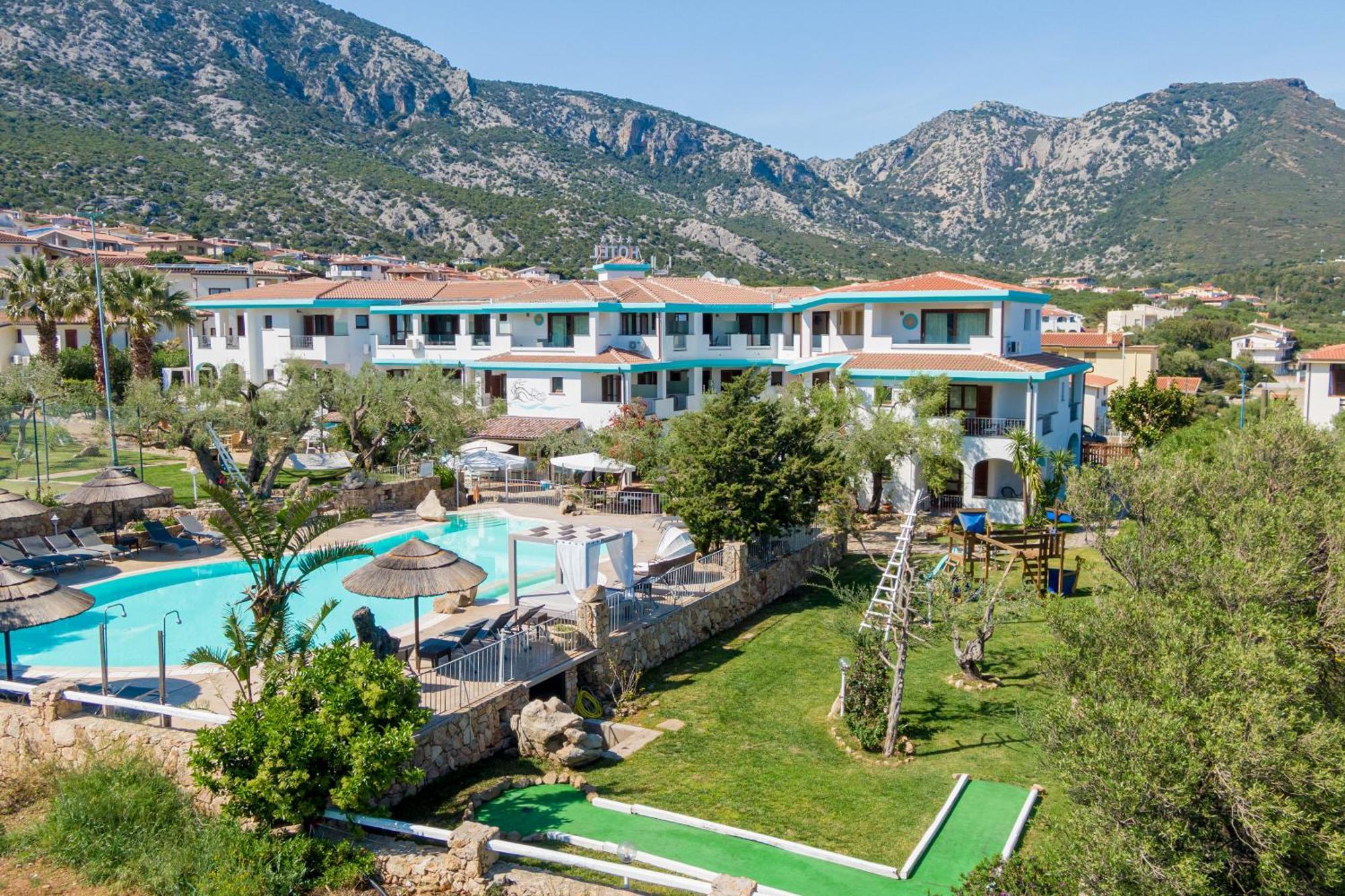 I Ginepri Hotel Cala Gonone Esterno foto
